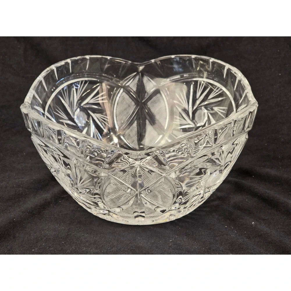 VTG Cut‎ Glass Heart Shaped Bowl Pinwheel Starburst Pattern Clear Crystal Style